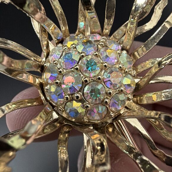 VINTAGE SARAH COVENTRY Flower Brooch Iridescent Aurora Rhinestone Gold Tone Pin - Picture 12 of 12